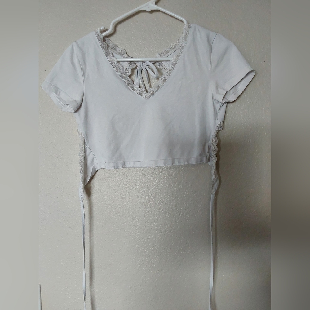 Shein Tops, Women's Size Medium White Lace Trim Crop Top with Open Back